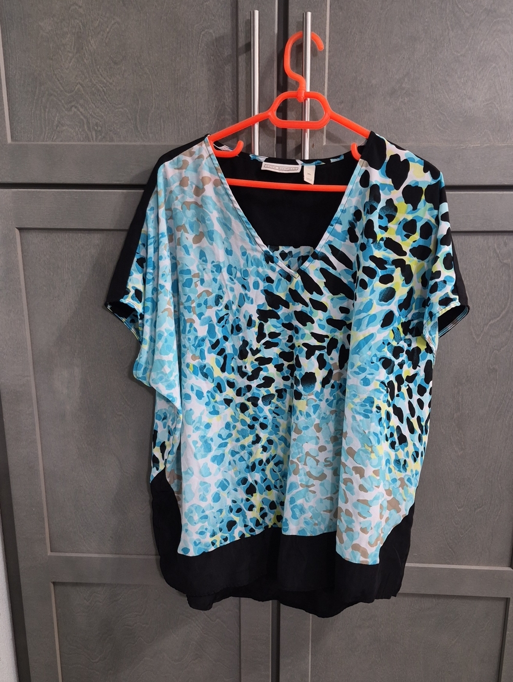 Dana Buchman Blue Multi-Print V-Neck Blouse with Black Trim